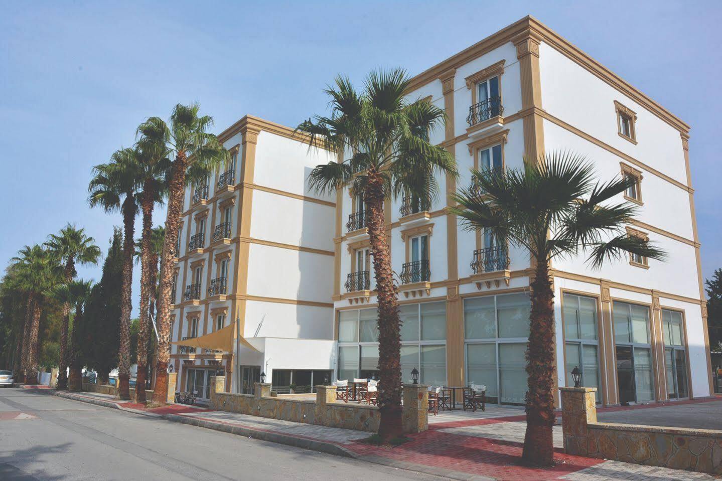 Park Palace Hotel Kyrenia  Ngoại thất bức ảnh